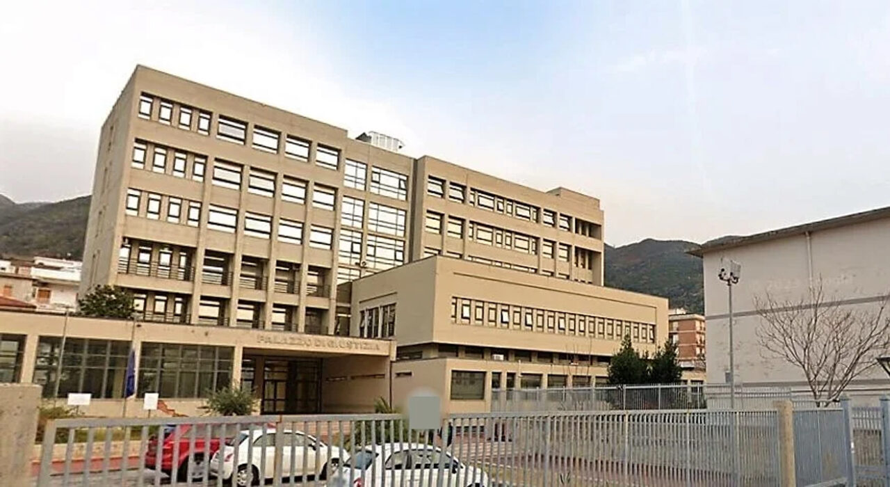 Paola: 15enne si toglie la vita impiccandosi