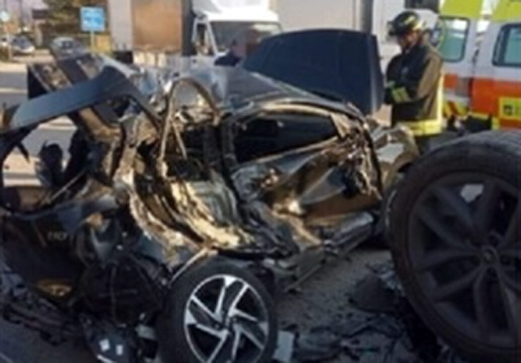 Romano d’Ezzelino: auto piomba sui mezzi in sosta