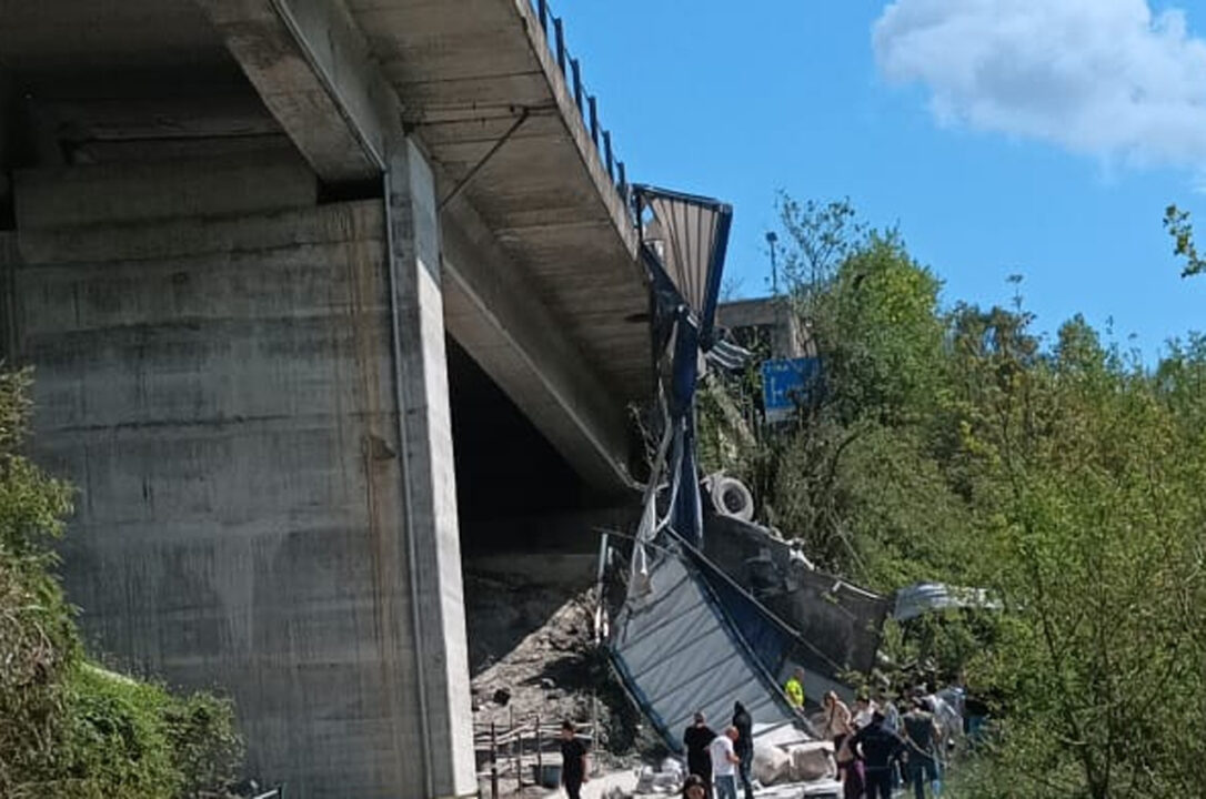 Superstrada del Liri: Tir precipita dal ponte, un morto