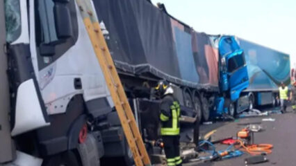 Inferno sulla A1 a Somaglia: maxi tamponamento tra 5 TIR