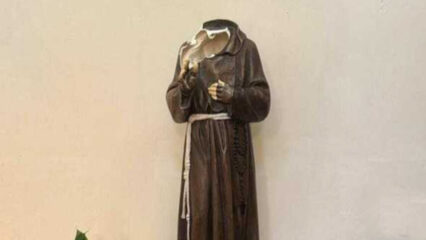 Sfregio a Frosinone: decapitata la statua di Padre Pio