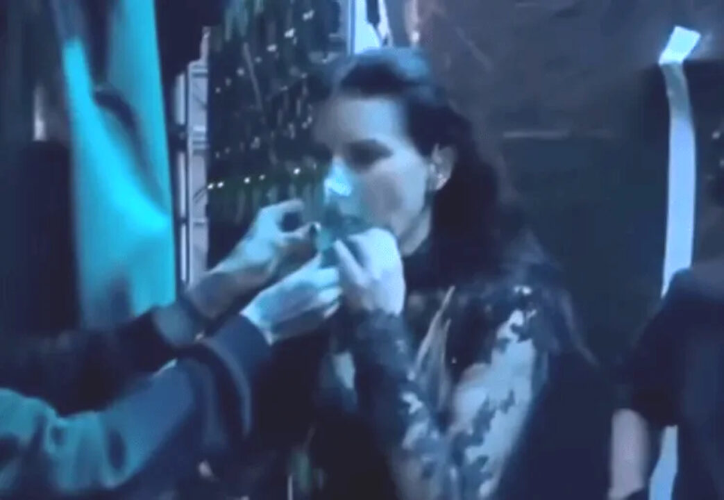 Paura per Laura Pausini: ossigeno sul palco a Quito