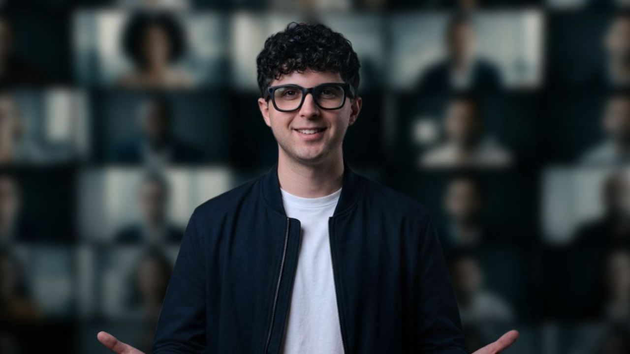 Social, like, IA e tanto altro: Matteo Lazzari spiega il mondo digitale