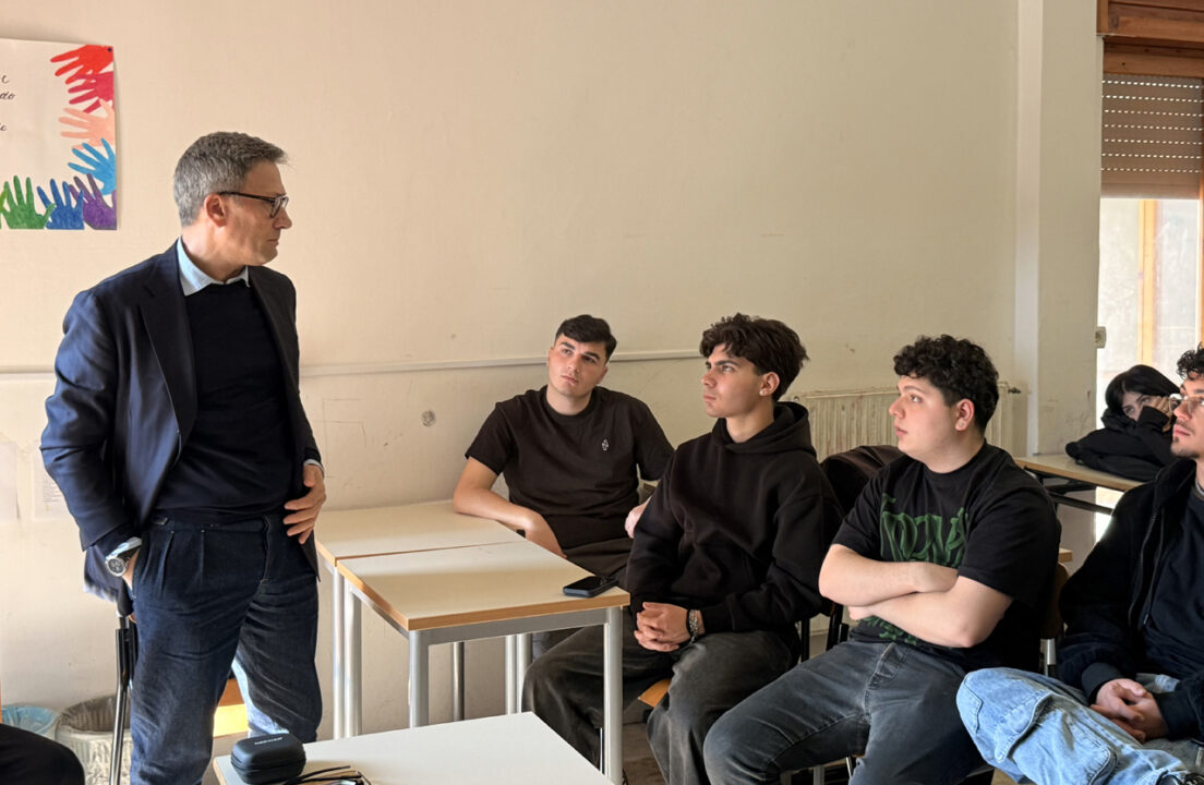 L’eleganza napoletana in cattedra all’ISIS Europa di Pomigliano