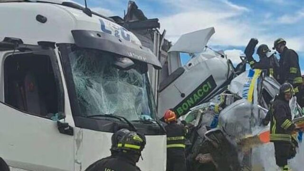 Strage dell'ambulanza in A1: 5 anni al camionista