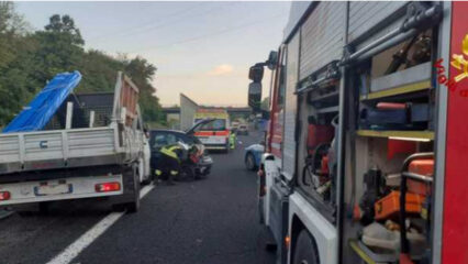 Paura all'alba sulla A1: maxi scontro a Frosinone, autostrada paralizzata