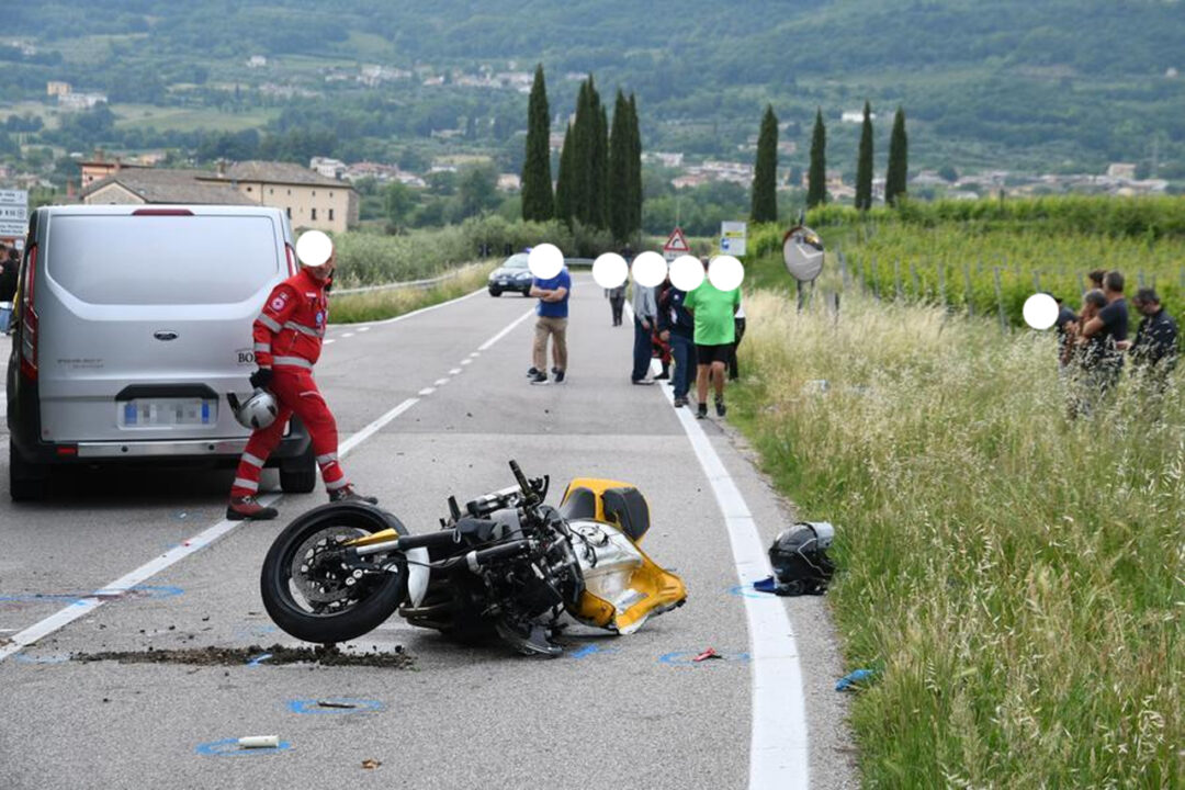 Caprino Veronese: muore Elia Sarzi Braga nello scontro moto-furgone