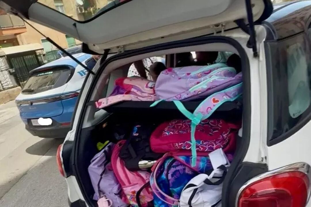 Palermo: trasforma la Fiat 500L in scuolabus abusivo, dentro c’erano 14 minorenni