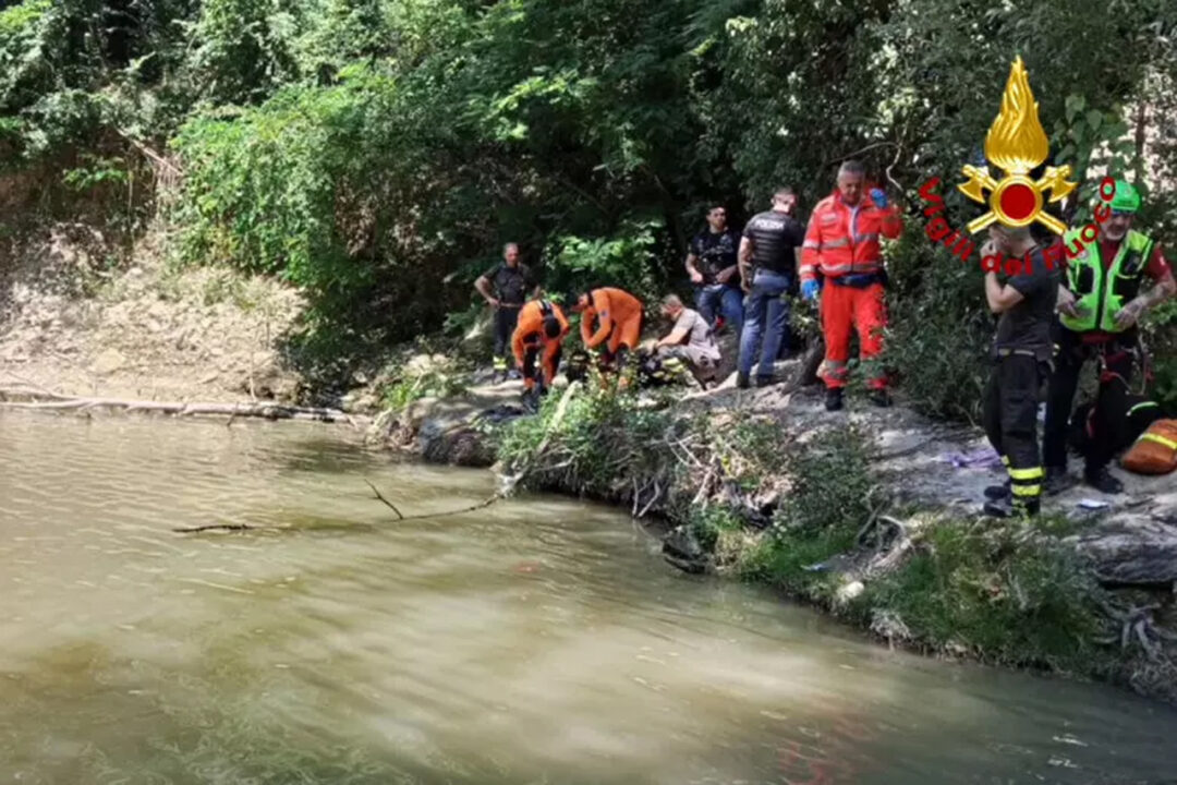 Quattordicenne si tuffa nel Crostolo e annega davanti agli amici