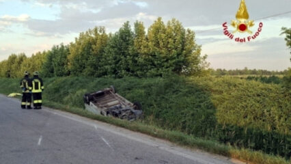 Roncoferraro: furgone travolge bicicletta, morti due 25enni