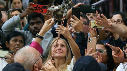 Napoli in festa: si è ripetuto il miracolo di San Gennaro