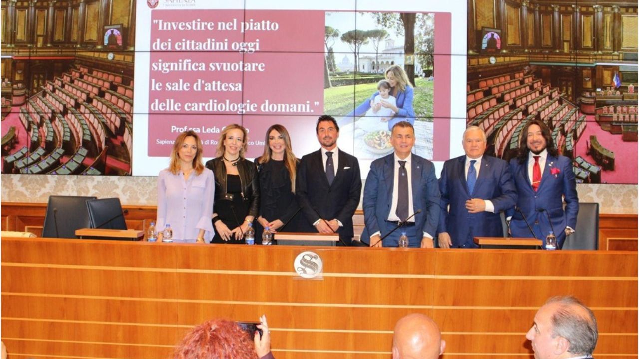 Grasso addominale e infiammazione cronica: il Dr. Stefano Lenzi lancia l’allarme al Senato e detta le soluzioni