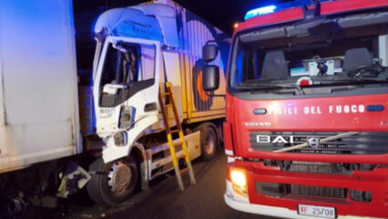Inferno sull'A1: maxi tamponamento tra tir