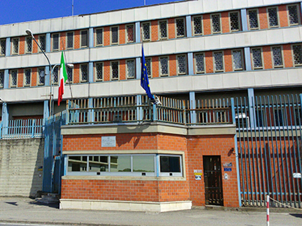 Scandalo al carcere di Ivrea: sospesi ispettore e comandante per abusi sessuali su detenuta trans