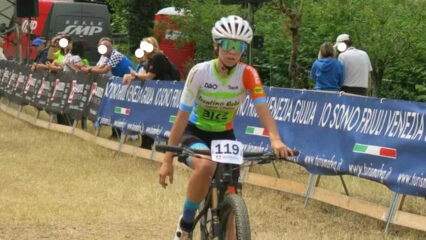 Adele Cobelli, campionessa 14enne, si scontra in bici con un'auto e muore