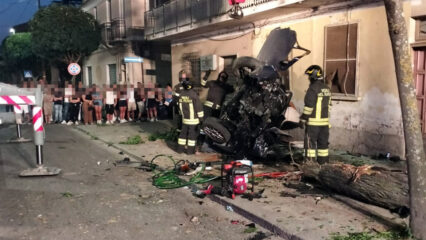 Cutro: auto si ribalta in centro, muore un 18enne senza patente. Due minorenni gravissimi