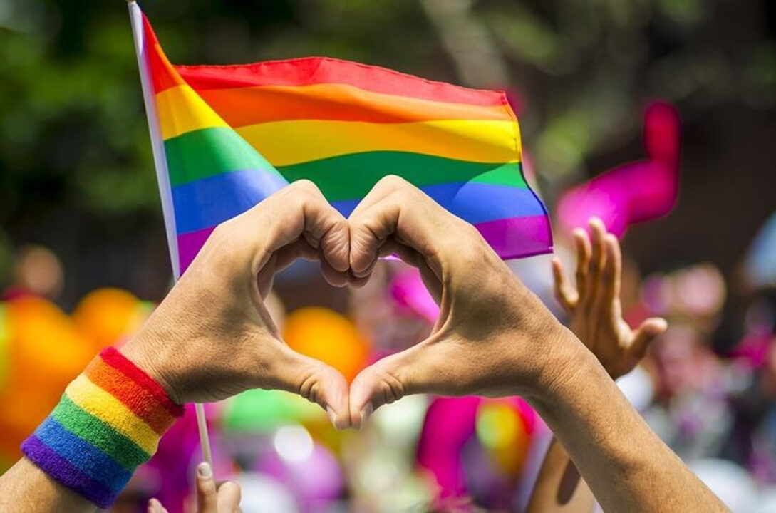 Giornata Mondiale dell’Orgoglio LGBT+: le piazze d’Italia e del mondo sfilano tra conquiste e nuove rivendicazioni