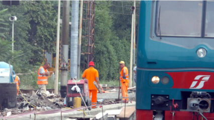 Cà di Boschetti: 24enne attraversa i binari e viene travolto da un treno in transito