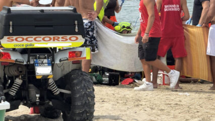 Jesolo: malore fatale vicino agli ombrelloni, muore una donna di 75 anni