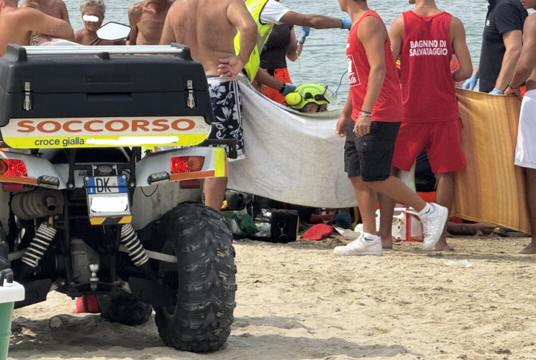 Jesolo: malore fatale vicino agli ombrelloni, muore una donna di 75 anni