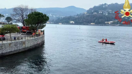 Lago di Como: scontro frontale, auto vola in acqua. Morto un giovane, grave una ragazza