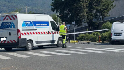 Dramma a La Spezia: scontro frontale auto-moto, muore il centauro e il cane che aveva nello zaino