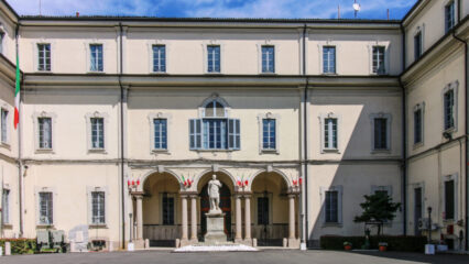 Milano: Scuola Militare Teulié, arrestato docente per ricatti sessuali