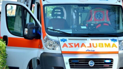 Tragedia all'alba sulla Statale 66: camion esce di strada e si schianta, morto il conducente