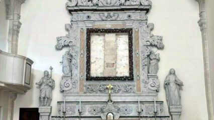 Furto sacrilego a Minervino di Lecce: rubata la tela della Vergine Maria