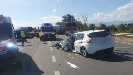 Statale 106: frontale auto-camion a Corigliano-Rossano, muore un 50enne