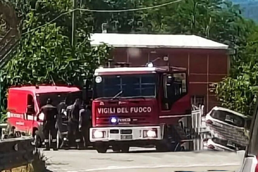 Vezzano Ligure: malore al volante, auto giù da un poggio. Morto il conducente