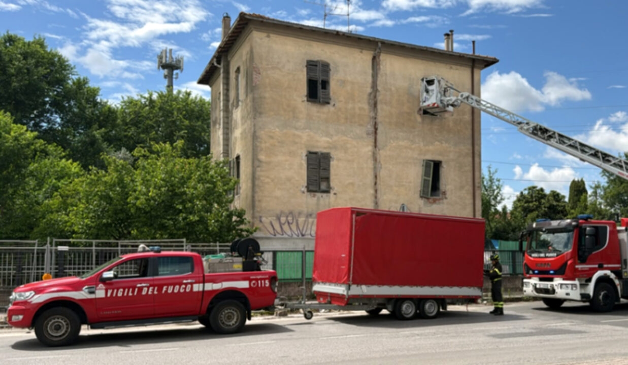 Grosseto: cadavere in decomposizione in una casa cantoniera abbandonata