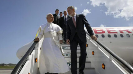 Papa Leone XIV rientra a Roma con l'aereo del Re di Spagna