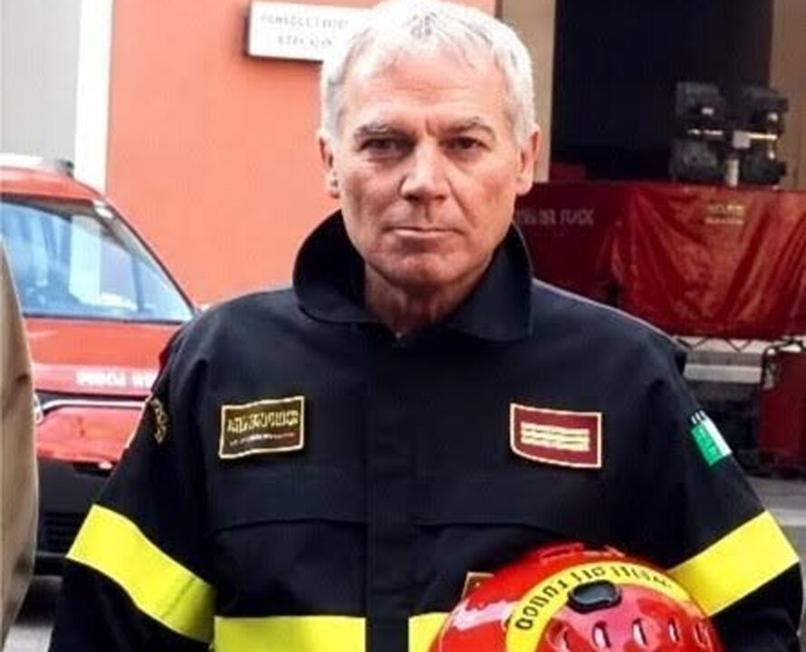 San Cataldo: muore Alessandro Marchì, vigile del fuoco, durante lo spegnimento dei roghi.