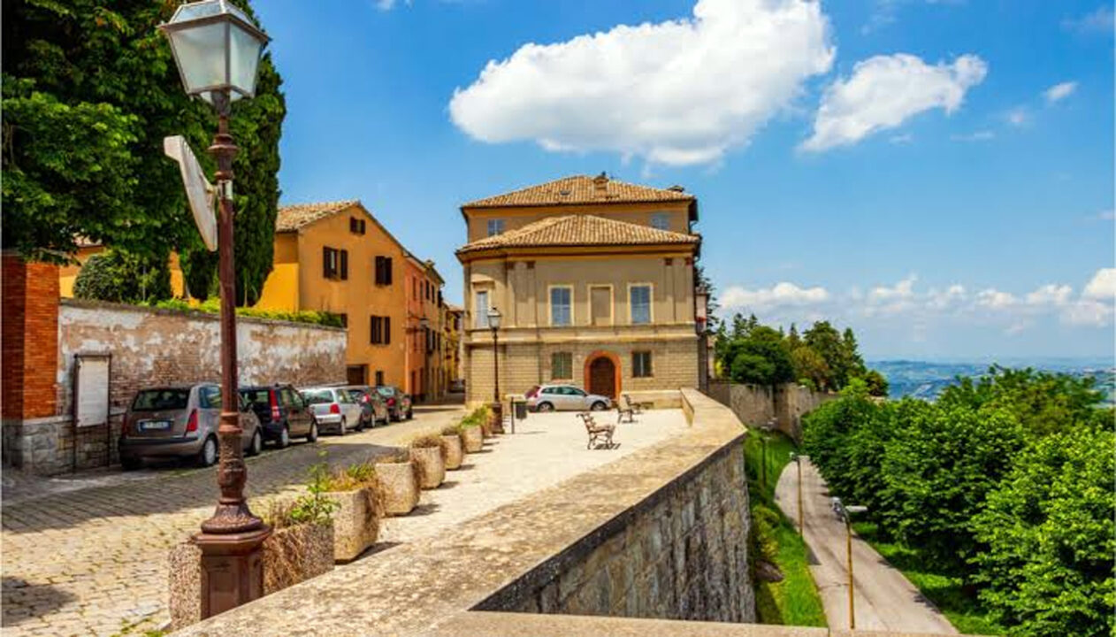 Cingoli, trovano 137mila euro in contanti nel casolare del dramma: l’onestà dei tecnici di bonifica