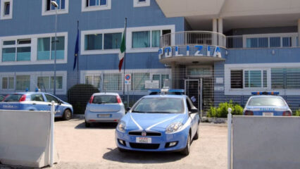 Dramma in vacanza a Nettuno: anziano accusa un malore in camera, si affaccia al balcone e vola nel vuoto