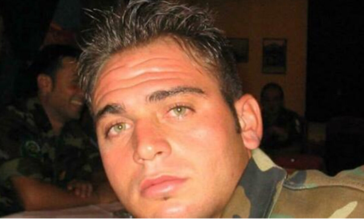 Francesco Scupola tenta di rientrare in casa dal balcone, cade nel vuoto e muore