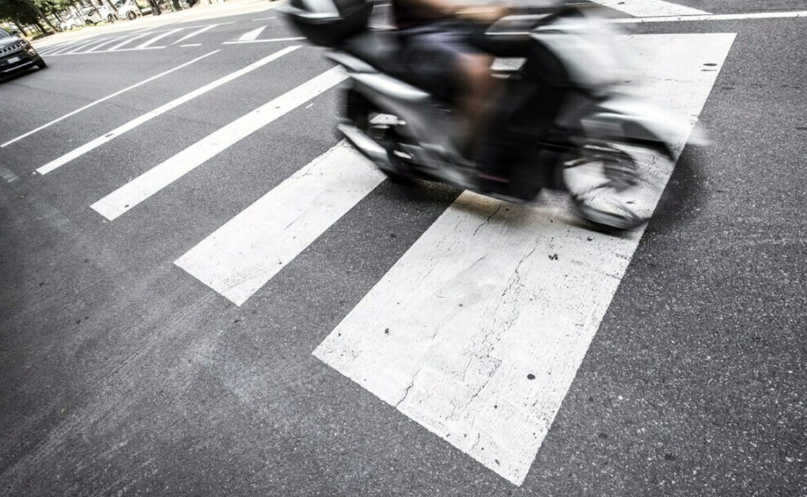 Travolto da una moto sulle strisce pedonali a San Bartolomeo al Mare, muore bimbo di 6 anni