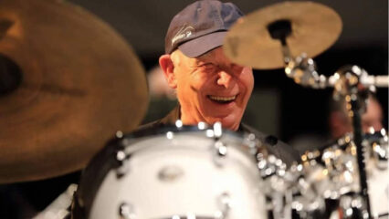Musica in lutto, è morto Gianni Cazzola: il leggendario batterista jazz si accascia sul palco durante un'esibizione