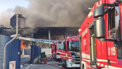 Novate Milanese: fiamme e fumo acre in incendio della ricicleria. Un ferito