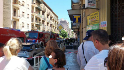 Orrore a Palermo, 53enne ucciso a coltellate in via Sampolo: il coinquilino killer si barrica in casa e apre il gas