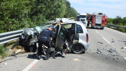 Alfonsine: frontale fra auto e tir sulla Variante. Muore sul colpo un automobilista di 77 anni