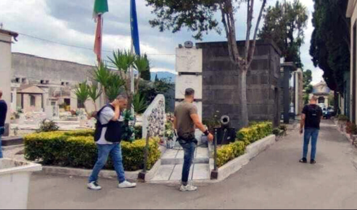 Torre Annunziata: tentato femminicidio al cimitero