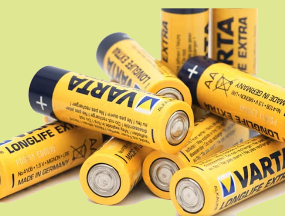 Il colosso delle batterie Varta avvia l’insolvenza. Pesa l’addio di Apple e la concorrenza Cina