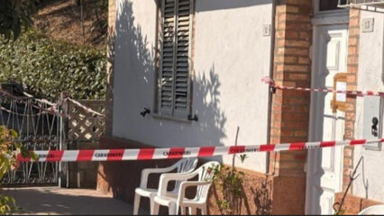 Anziana uccisa a martellate in casa ad Altino: arrestato il nipote 25enne Alessandro Carminucci