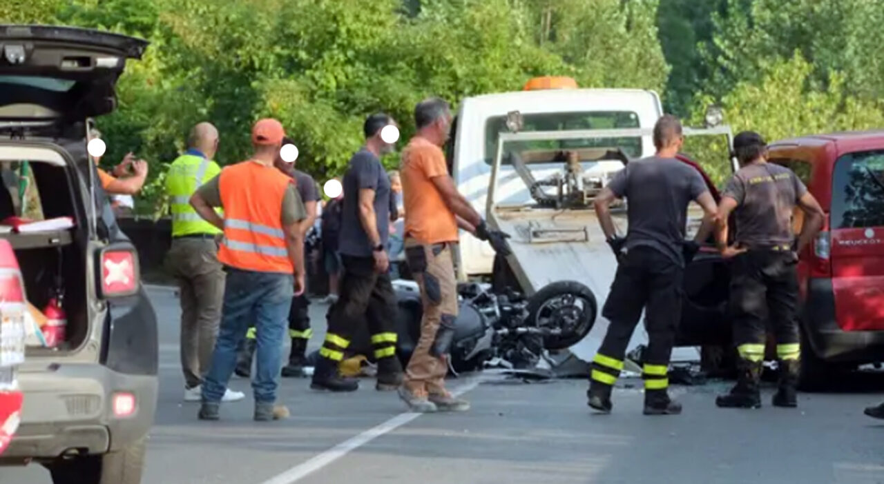 Frontale tra moto e auto sulla Statale del Cerreto: muore Roberto Bertani