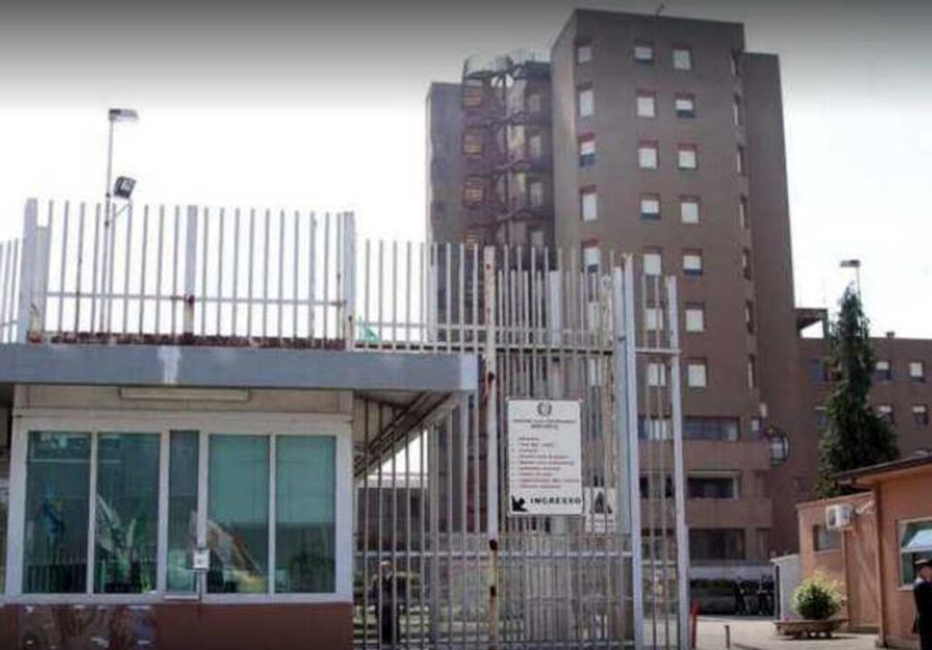 Benevento: detenuti devastano sezione di media sicurezza, padiglione inagibile e chiuso
