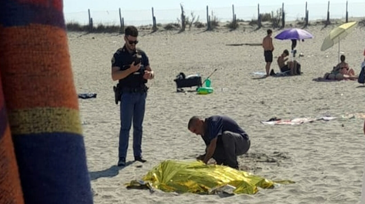 Castel Volturno: entra in mare all’alba, 71enne muore per un malore