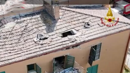 Esplosione nel B&B a Mileto, è morto il padre: lottano tra la vita e la morte la moglie e la figlia di 10 anni