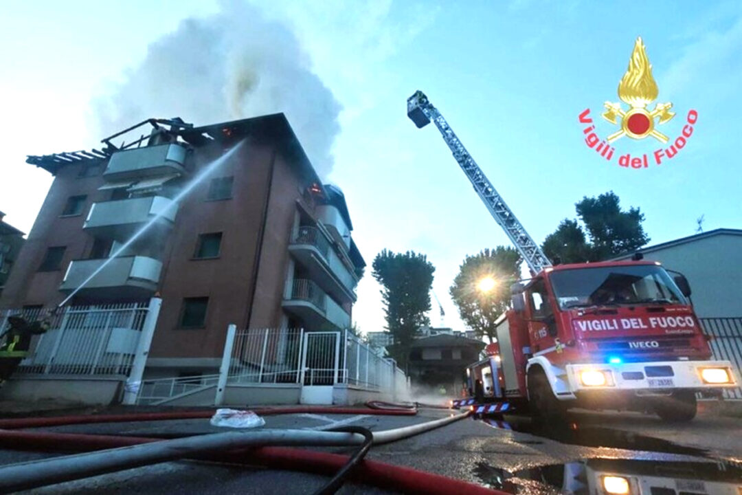 Brugherio: incendio in un appartamento. Uomo si lancia nel vuoto e muore